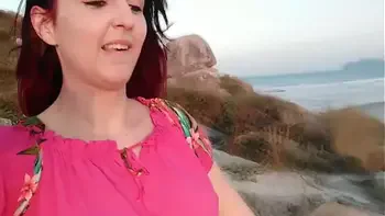 Nas dunas caçando boys de  vestidinho e sem calcinha videos