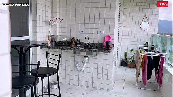 Contratei essa empregada, ela é mais gostosa pessoalmente, esse shorts socado é um tesão, fiquei excitado videos