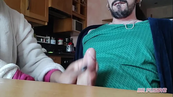 MASTURBEI O MELHOR AMIGO DO MEU MARIDO E DEIXEI ELE FILMAR SEM O CORNO SABER videos