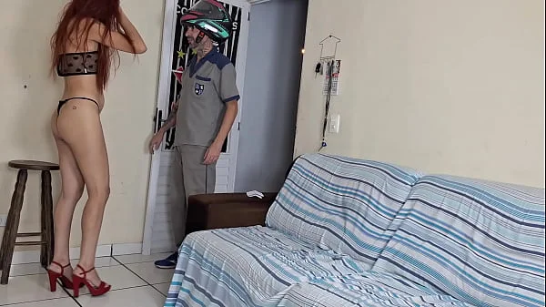 Marido manda esposa receber entrega do motoboy só de calcinha videos