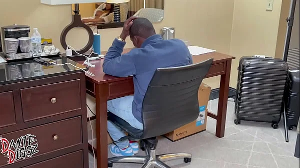 BUBBLE BUTT EBONY BADDIE CHOCK LITT CALL HER BACK UP BBC WHEN SHE CANTY GET IT FROM HUBBY videos