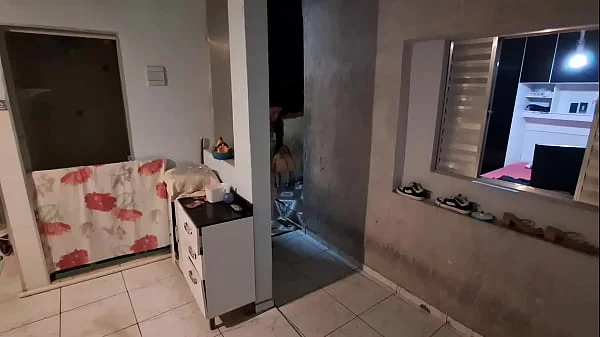 Pegadinha com minha esposa de olhos vendados deixei meu amigo tomar meu lugar para foder minha esposa videos