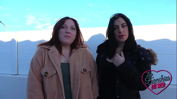 Lily rencontre Sabrina, une belle brune ténébreuse videos