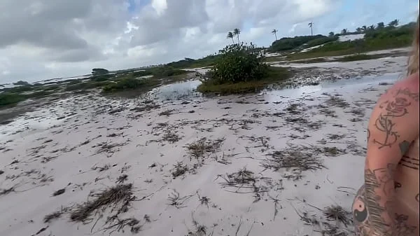 Fui fazer Putaria com minhas amigas gostosas em um deserto de areia videos
