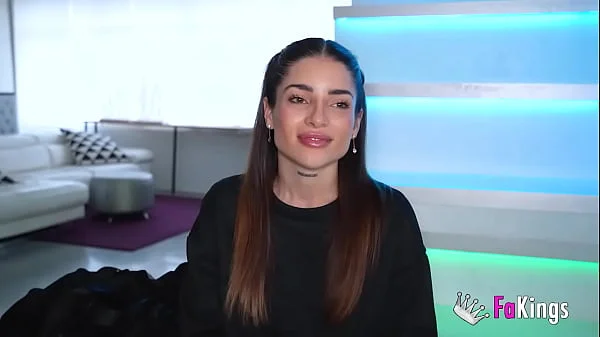 Argentine babe Rubi Cosmo is looking for new experiences and try Spanish porn videos