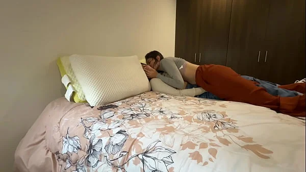 La novia lesbiana rubia de mi mejor amigo sabe como consolarme videos