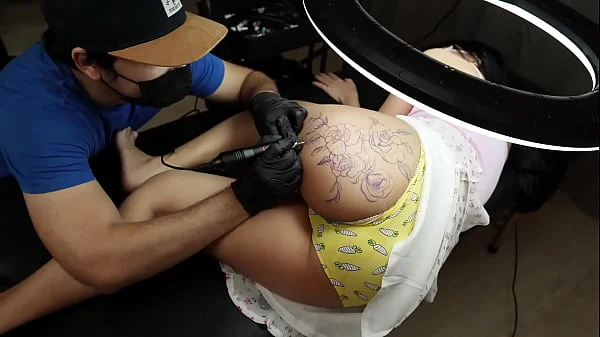 Big Ass girl while tattoo ,feeling horny and seduce the artist videos