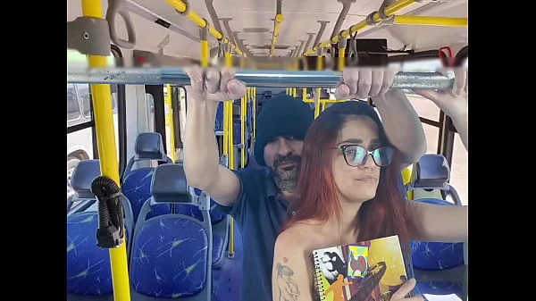 Estudande e fodida por estranho dentro do onibus! videos