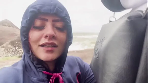 Novinha rabuda é pega no flagra na praia videos