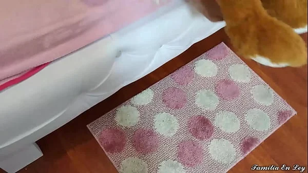 Hijastra Es Engañada con un Helado por su Padrastro que le Mete su Polla en la Boca videos