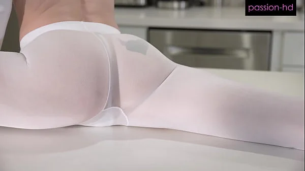 Sexy Teen Babe Rips Open Her Stockings And Spreads Wide videos