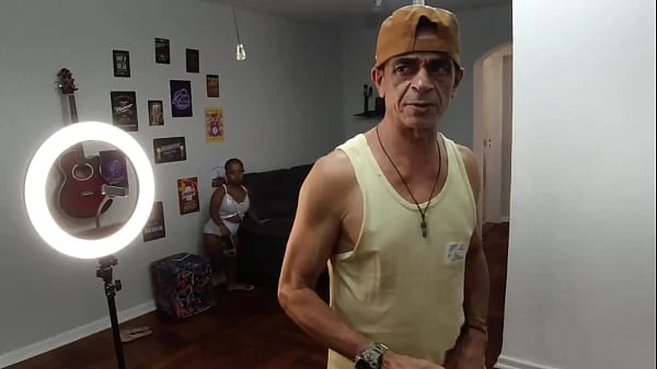 a anãzinha rabuda - suruba e bastidores do que rola videos