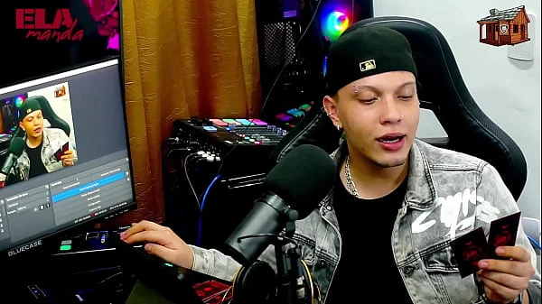 Gih Spanic coloca a Ruiva Cavala de quatro na mesa do Podcast só para mostrar o seu Cuzinho Rosa - Pápum no Barraco! - Ela Manda videos