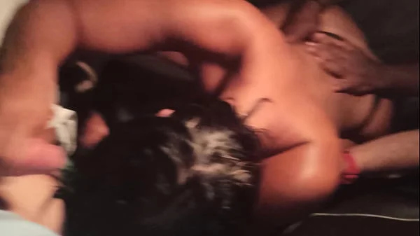 dogging no estacionamento do sambódromo do Anhembi em são Paulo durante o carnaval parte 2, comedor tira a camisinha e goza na porta do meu carro videos