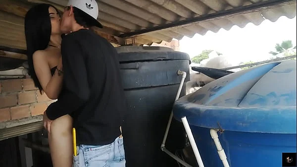 Plomero se folla a la puta de su HIJASTRA CUANDO SALE DE LA CASA (parte 1) videos