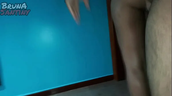 Bruna sai com o segurança do condomínio videos