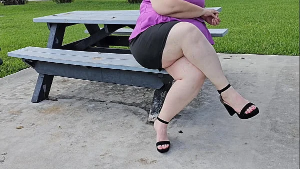 I met a stranger on my lunch break in the park and let him eat my pussy in a vacant house videos