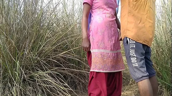 पत्नी बाहर लकड़ी इकठ्ठा कर पति ने बोला आज बाहर चोदाई करते है देसी हिंदी सेक्स वीडियो videos