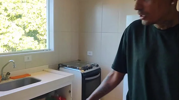 Esposa grávida traiu o marido com o encanador e deixou gozar dentro.(completo no red). videos