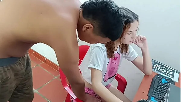 VEN VECINA, DEJA LO QUE ESTAS HACIENDO Y MEJOR CHUPAME LA VERGA PARA DESPUES COJERTE COMO MAS TE GUSTA - PORNO EN ESPANOL videos
