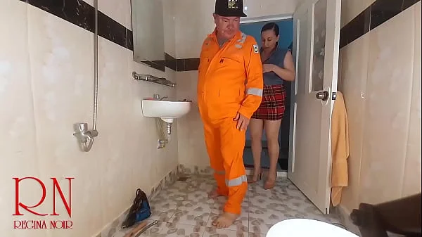 Housewife without panties seduces plumber. s1 videos
