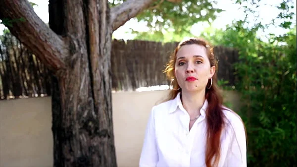 Infirmière rousse à petits seins passe son premier casting X videos