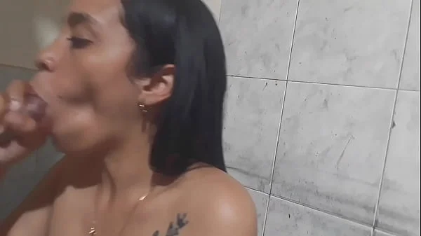 Mi Amiga acepta chupar la verga a cambio de ayudarle con su tarea de la universidad videos