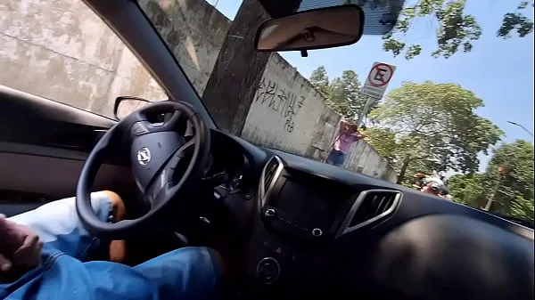 Bati punheta pra gostosinha que estava no ponto de ônibus que acabou sedento! videos