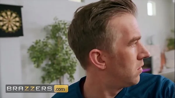 Nerdy (Khloe Kapri) Fills Her Tight Pussy With A monsterous Cock - Brazzers videos