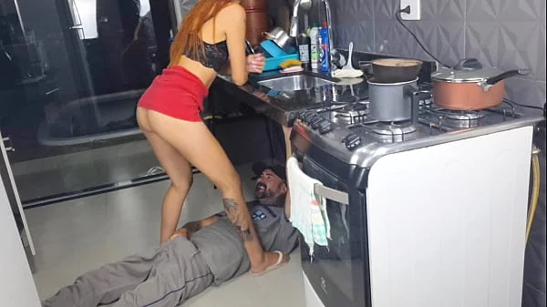 Casada recebe encanador sem calcinha! videos