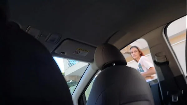 Mostrei meu pau pra novinha na rua em público arriscado ela gostou! videos