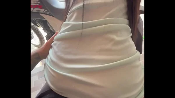 Sexo en publico, montando polla con los vecinos afuera de la casa exhibicionismo en publico creampie en colombiana videos