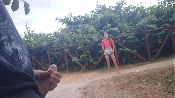 Punheta para safada que passava em público! videos