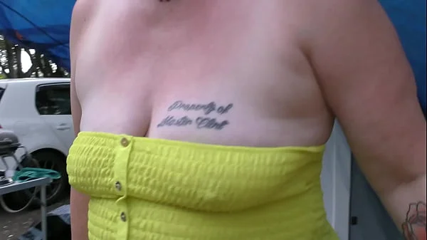 Blatant Public Display at the local Holiday Park by trashy Kiwi MILF. Trailer videos