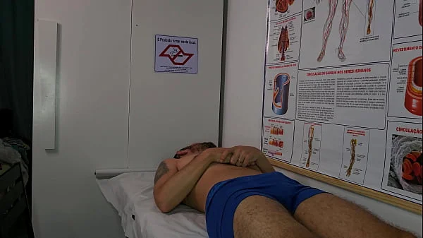Enfermeira fica excitada ao ver ereção do paciente videos