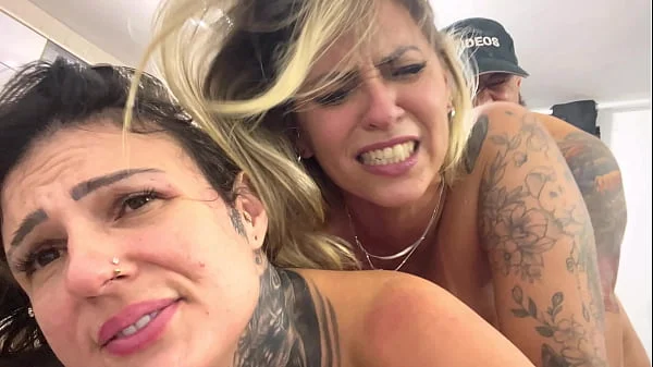 E quando fazemos daquele jeito um sexo bem gostoso a três! Com as bucetas latejando doidos quase gozando! Os três gozando juntos muito gostoso que chega da moleza ! videos