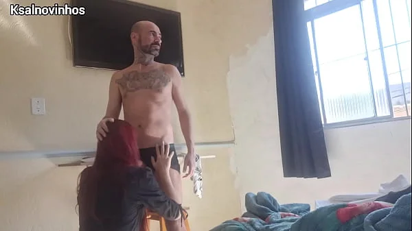 Camareira do hotel me flagra de pau duro! videos