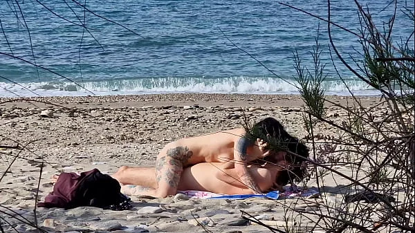 Beach sex between two passionate lovers. Female Squirting Orgasms at 7.40 and 13.25 - - Video shot with my new telephoto lens videos