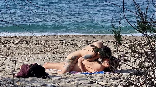 Beach sex between two passionate lovers. Female Squirting Orgasms at 7.40 and 13.25 - - Video shot with my new telephoto lens videos