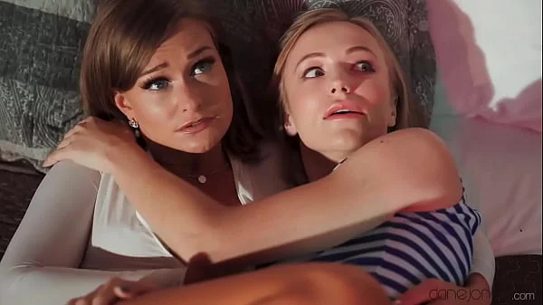 Natural lesbians shelter from the rain - Lesbea videos