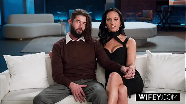 WIFEY BBC Crazy Hotwife Alyx Urie Loves To Put On A Show For Hubby videos