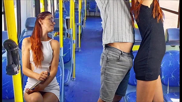 Estudante sendo encoxada no ônibus em publico! videos