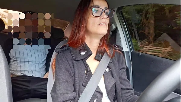Casada e Motorista de aplicativo pega passageiro se masturbando por trás! videos