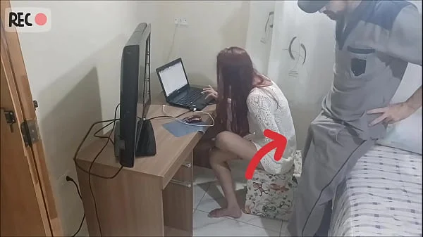 Safada dona de casa recebe manutencista depravado! videos