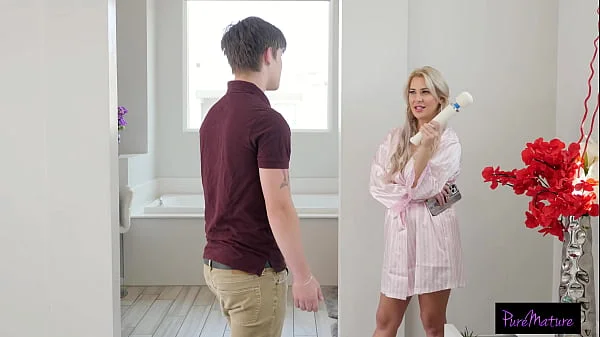 Jordan Maxx Makes Mover Stuff Her Box videos