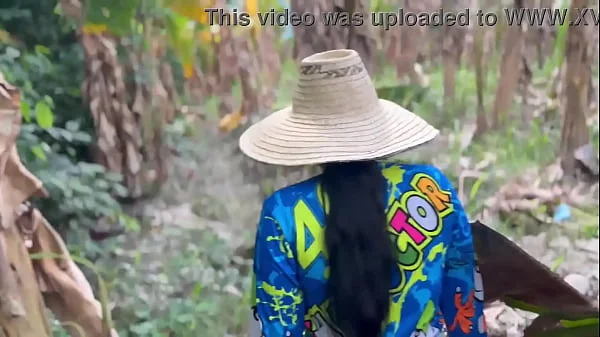 campesina inocente es follada a cambio de unas gallinas videos