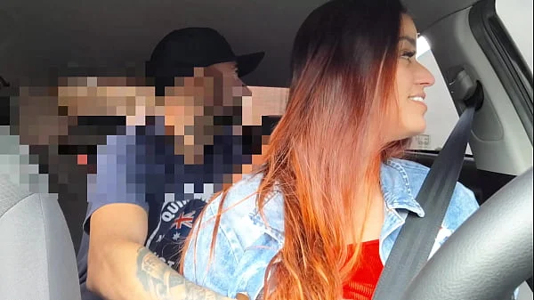 Motorista de app safada pegou passageiro se masturbando por trás e fudeu com ele sem camisinha! videos