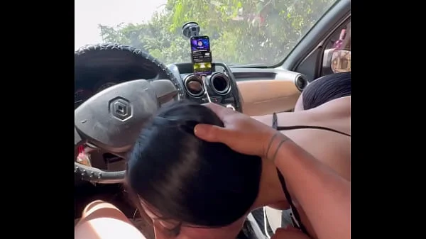 Beautiful chica latina con un gran culo tiene sexo en el coche de un extraño videos