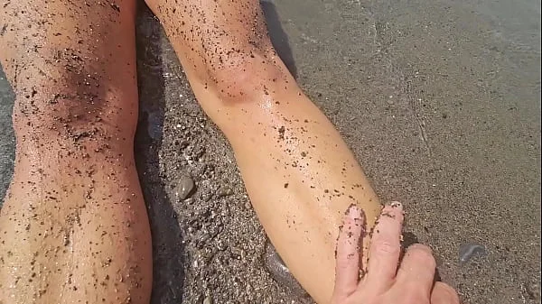 chat on the beach between voyeurs and passers-by videos