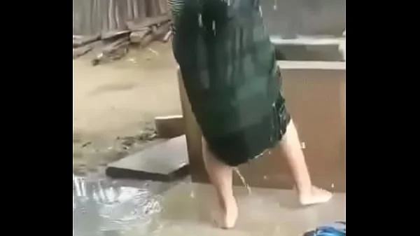 ရေချိုးချောင်းရိုက် videos